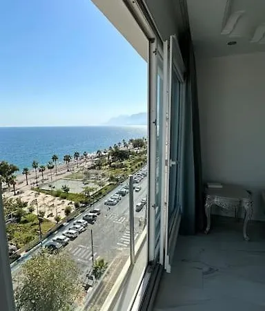 Konyaalti Denizin Ustunde Gemi Ev Apartment