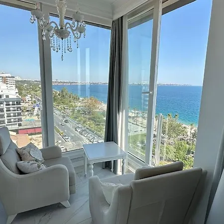 Konyaalti Denizin Ustunde Gemi Ev Antalya