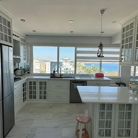 Konyaalti Denizin Ustunde Gemi Ev Apartment