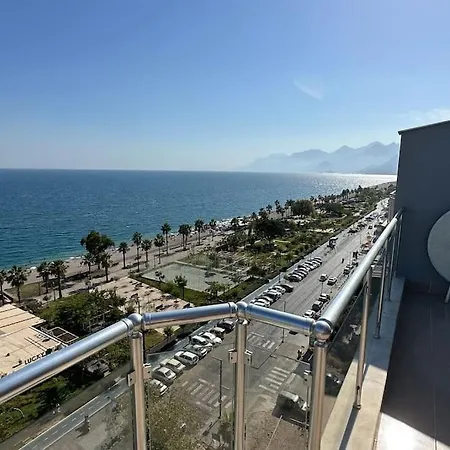 Konyaalti Denizin Ustunde Gemi Ev Apartment